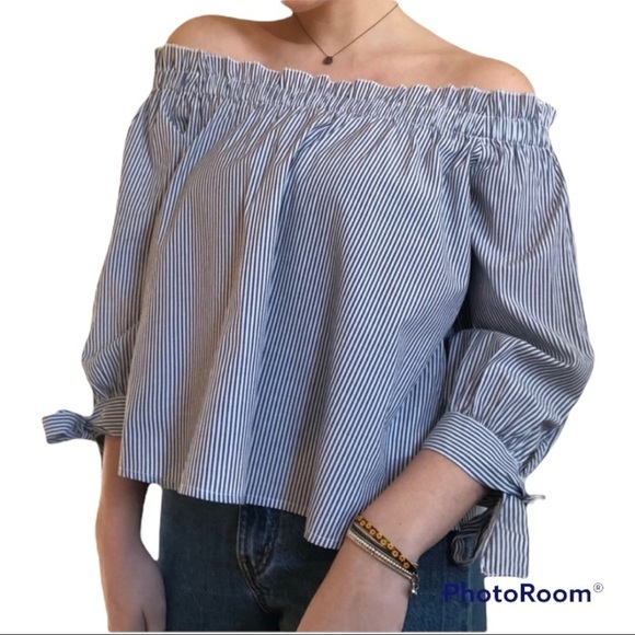 AE Off-Shoulder Top - Picture 3 of 8